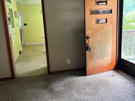 3rd image of 637 Toe Cane Rd