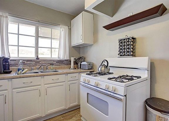 3rd image of 1519 N Mariposa Ave