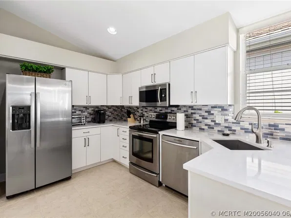 2255 NW Seagrass Dr, Palm City, FL 34990