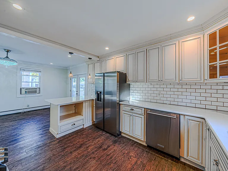 8-35 Lake St #1 — Photo 4