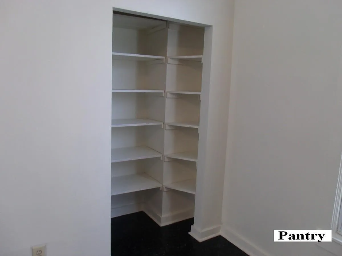 2529 Montgomery St — Photo 4
