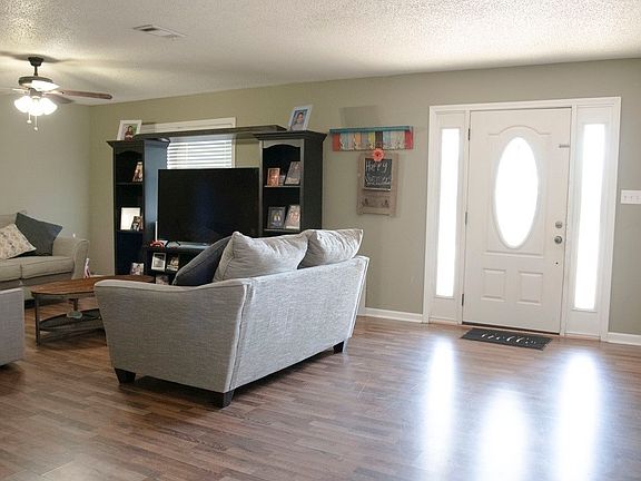 4th image of 214 Red Bird Ln
