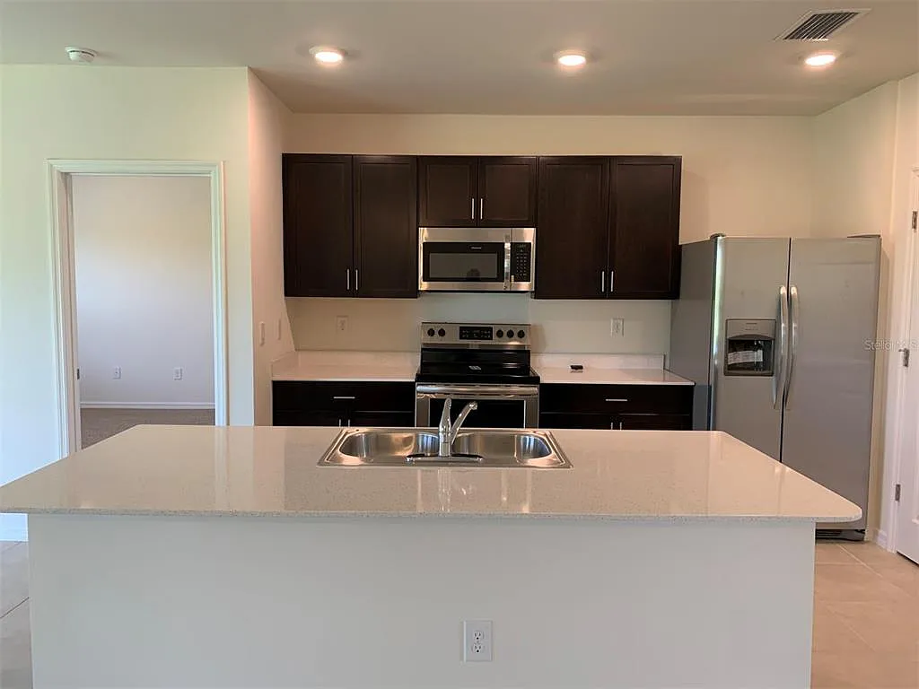 3 bed, 2.0 bath, 1690 sqft, $1,850 — Photo 3