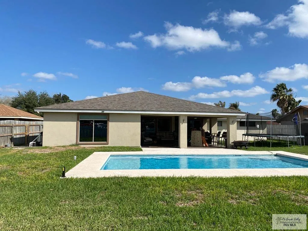4 bed, 3.0 bath, 2020 sqft, $2,850 — Photo 2