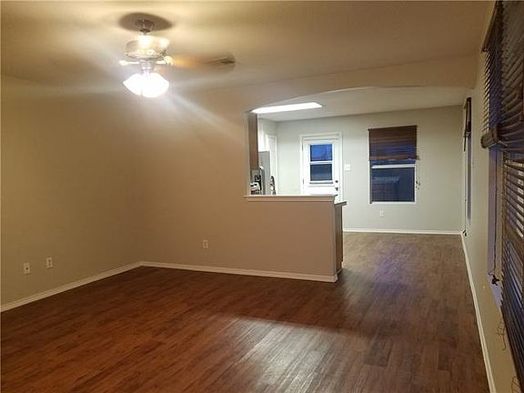 5th image of 221 Fall Creek Dr