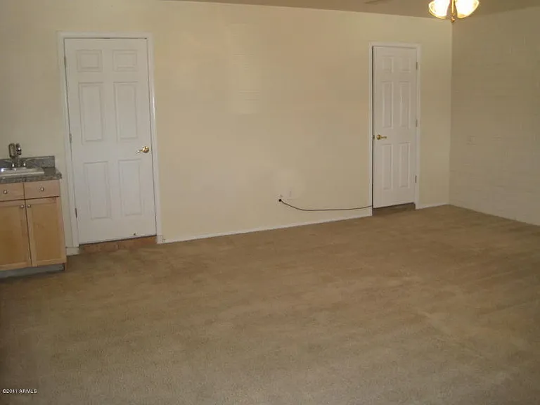 718 E Manhatton Dr — Photo 6