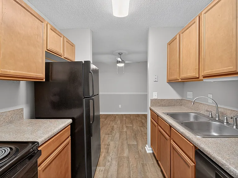 Sawbranch Apartments — Photo 51