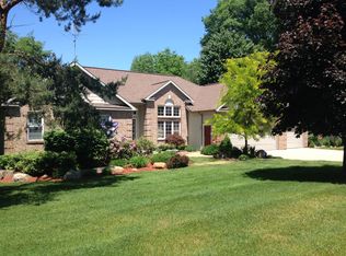 2127 Hilltop View Dr, Dorr, MI 49323