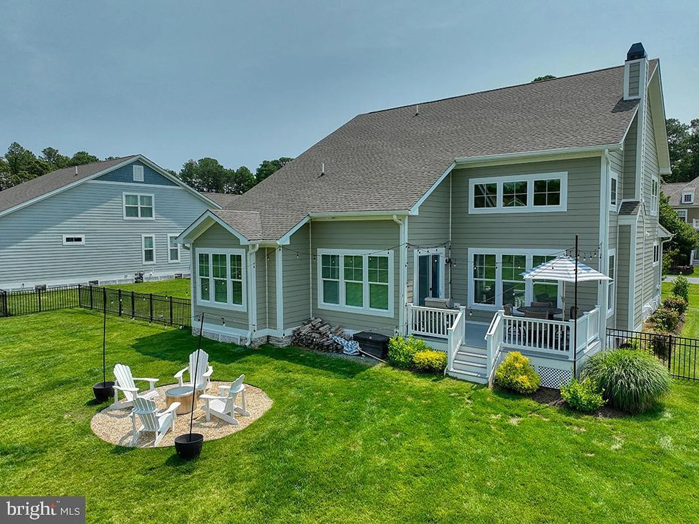 Large Luxurious House in Lewes with Fenced in Backyard! — Photo 3