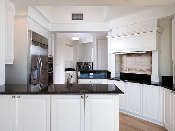 4th image of 909 10th St S APT 301