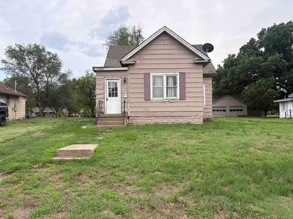 413 E Broadway St, Stafford, KS 67578