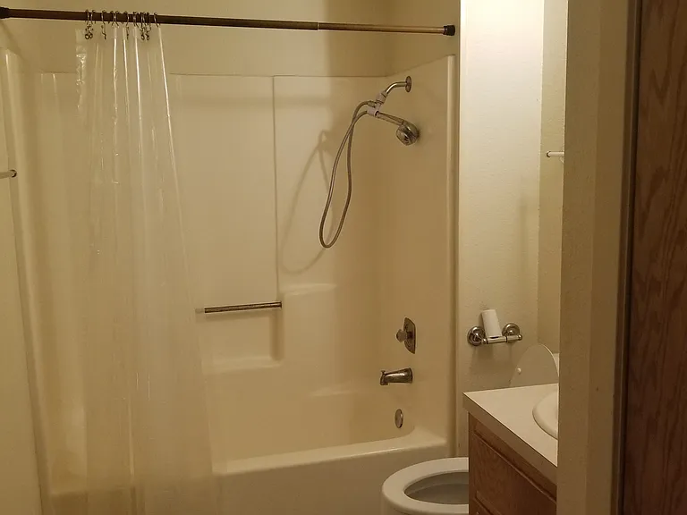 3600 Hawthorne Dr — Photo 8