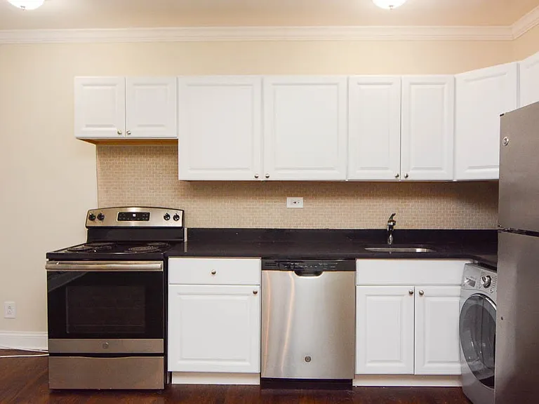 3345 N Marshfield Ave #803 — Photo 3