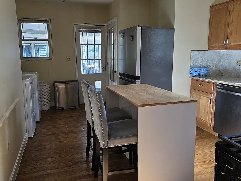 3 bed, 1.5 bath, 1400 sqft, $3,400 — Photo 2