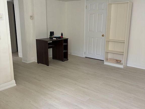 5th image of 20 Burbank Dr