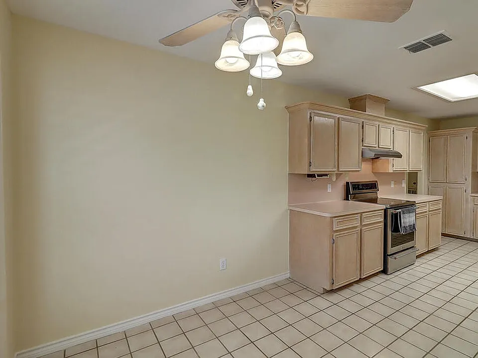 4321 Holly Ridge Dr