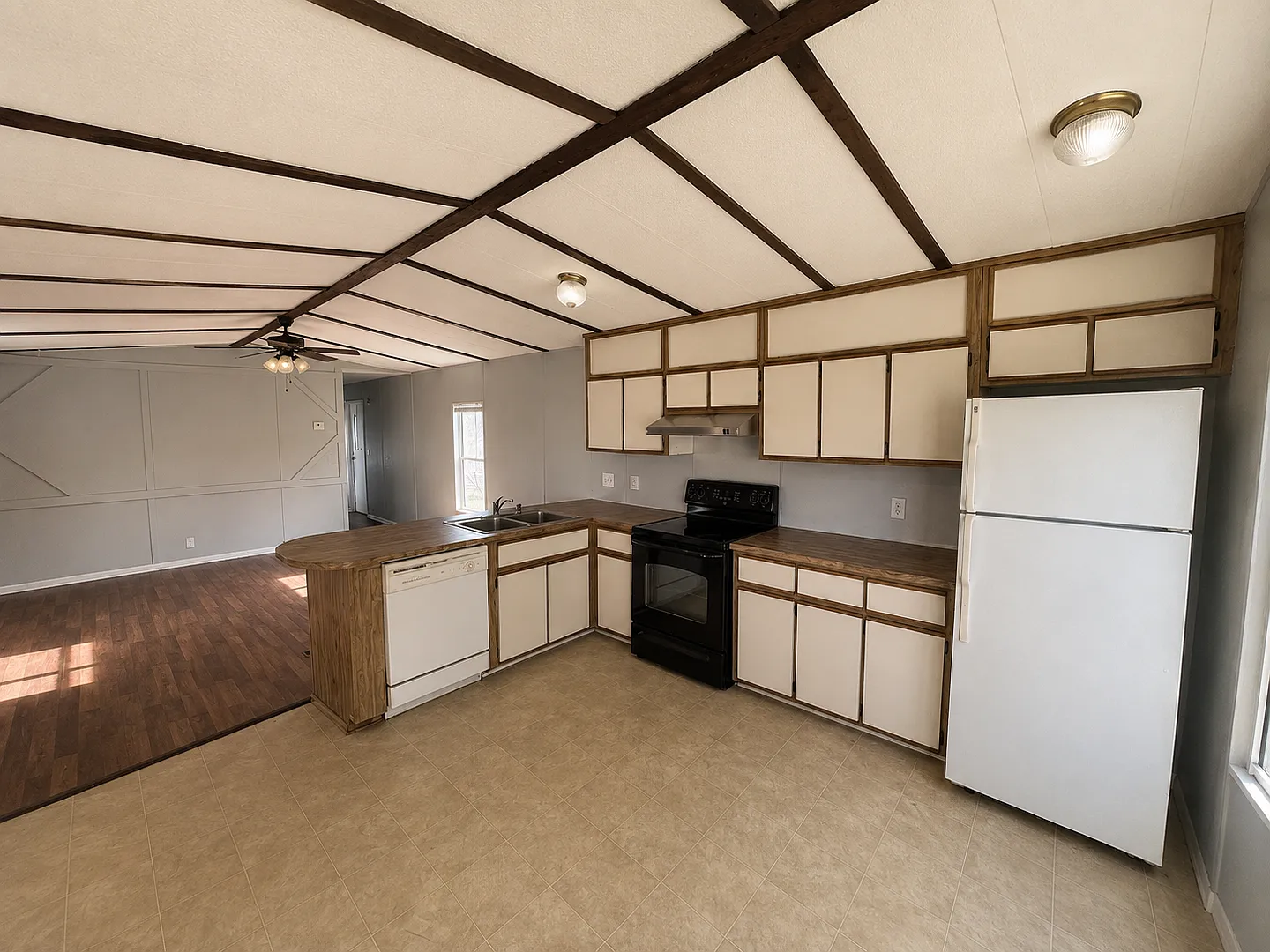 Updated 2BR/1BA Wesley Chapel Mobile Home w/ Carport Utilities Included! — Photo 3