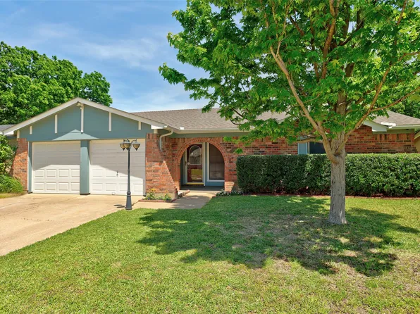 105 Countryside Dr, Arlington, TX 76014