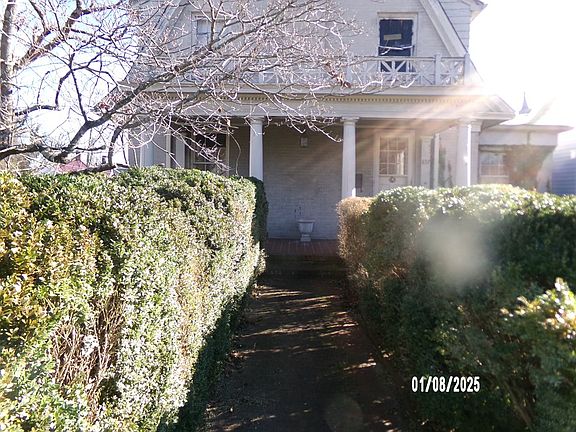 5th image of 837 N Main St