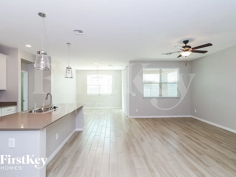 10245 W Wood St — Photo 3