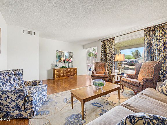 2nd image of 3121 W AUGUSTA Avenue