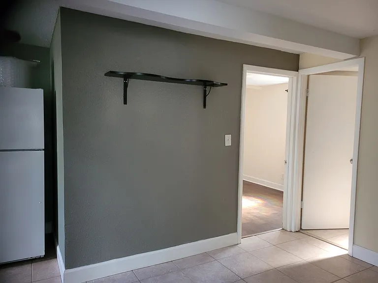 236 1/2 11th Ave NE #1 — Photo 11