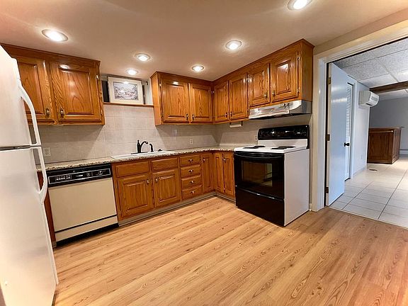 5th image of 219 Dahlia St