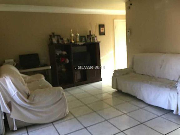 4th image of 1110 Tumbleweed Ave