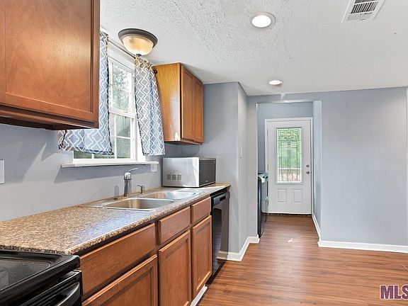 5th image of 10756 Brooks Dr