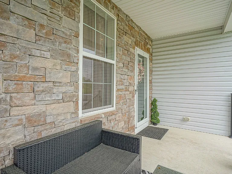 32 Westmont Dr #2 — Photo 2