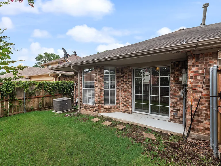 605 English Oak St — Photo 22
