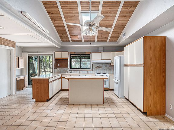 5th image of 5951 Rainmaker Street
