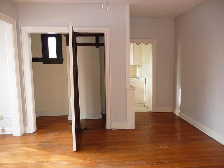1810 Jefferson St — Photo 8