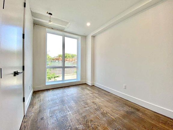 3rd image of 335 Woodbine St APT 2F