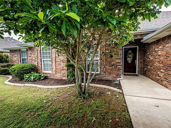 2nd image of 255 S Briarhill Dr