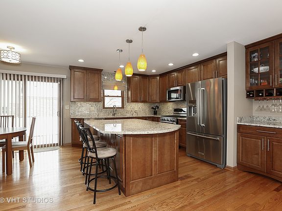 3rd image of 8438 Beller Dr
