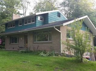 4040 S Carmen Rd, Middleport, NY 14105