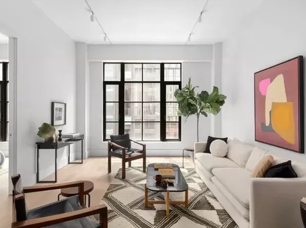 517 W 29th St APT 2A, New York, NY 10001