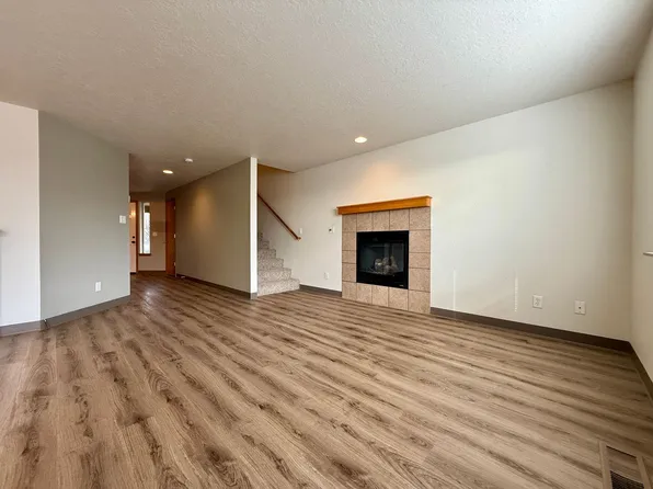 822 NE Larch Ave, Redmond, OR 97756