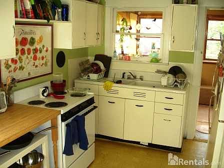 4th image of 1931 Eastview Ave #1