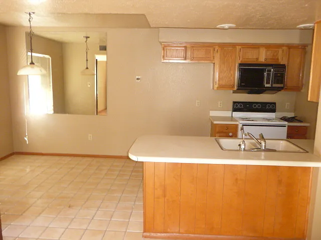 2802 NE 9th St #A6 — Photo 3