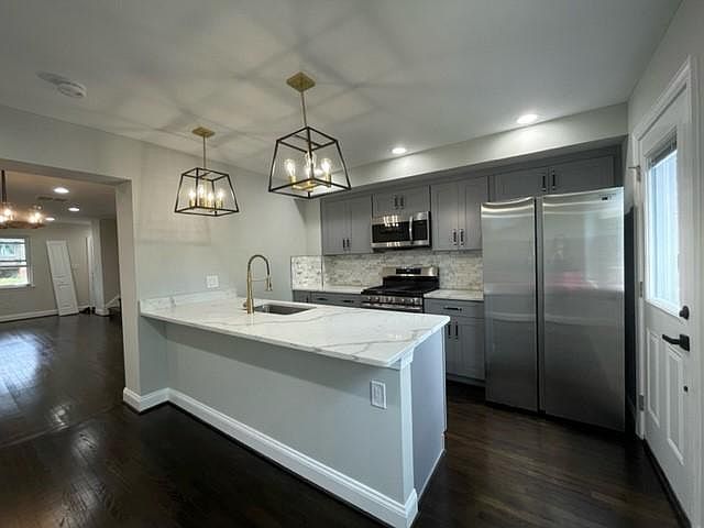 1st image of 327 Wesmond Dr