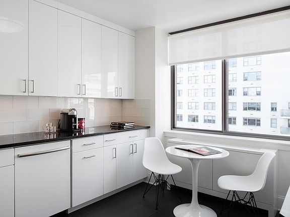 4th image of 300 E 64th St APT 21A