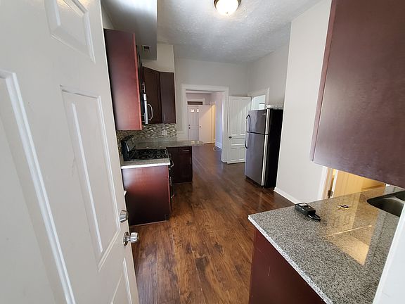 2nd image of 1528 N Ashland Ave #2R