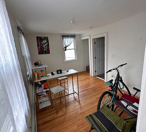 4th image of 7 Mountain Ave #2