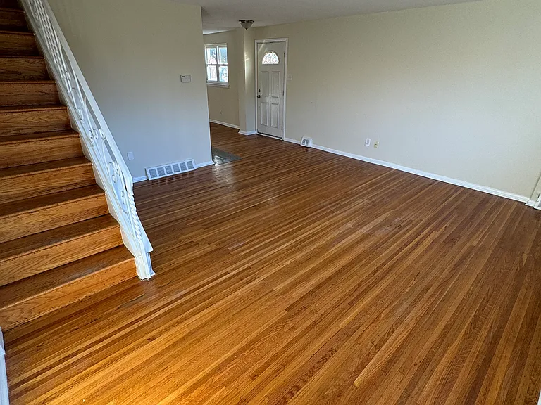 648 Jackson St — Photo 8
