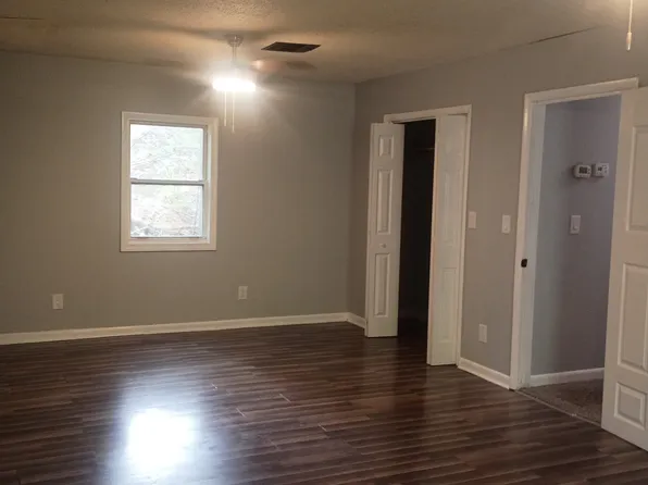 182 Wilcox Dr #6, Erwin, TN 37650