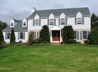 15 Pinewood Ln, Washington, NJ 07882