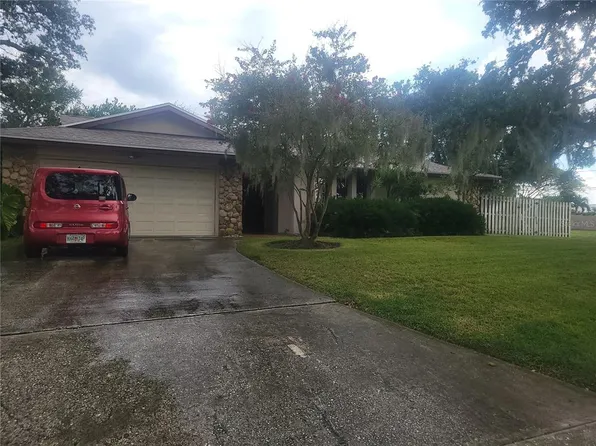 10209 BAY HILLS DRIVE, LARGO, FL 33774