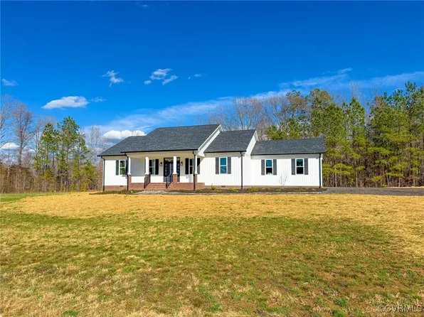745 Robertsons Rd, Blackstone, VA 23824